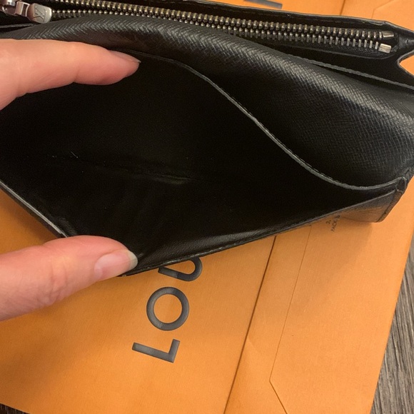 LV billfold - Picture 8 of 17